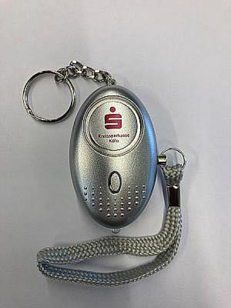 Taschenalarm / Panikalarm silber mit KSK Logo (!!Vorsicht bei Ausgabe!!)

Unbedingter Hinweis auf extreme Lautstärke erforderlich!! 
In Zusammenarbeit mit dem Fachbereich 612@Chancengerechtigkeit und Arbeitsschutz