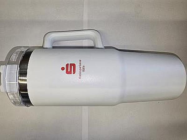 SteelCup weiß mit Logo - Getränkebecher mit Strohhalm